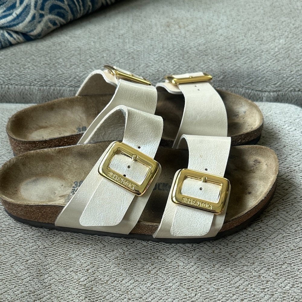 Birkenstock women’s  Cream Sandals with Gold Buckles - Picture 3 of 3